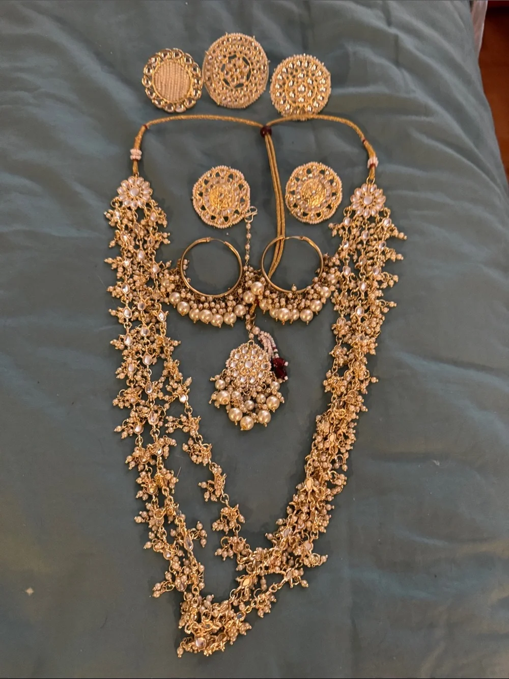 Gold-Tone Indian Bridal Jewelry Set - Elegant Multi-Piece Necklace and Earrings
